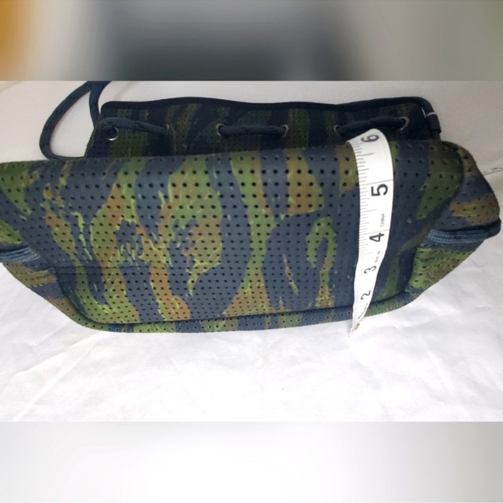 Chuchka NWT Becki Bucket Bag- Camo Neoprene Bag In Lightweight From Australia - Picture 6 of 14